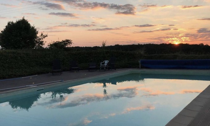 Rueil-la-Gadeliere Cottage | Farmhouse with billiards, swimming pool and sauna 100 km from Paris