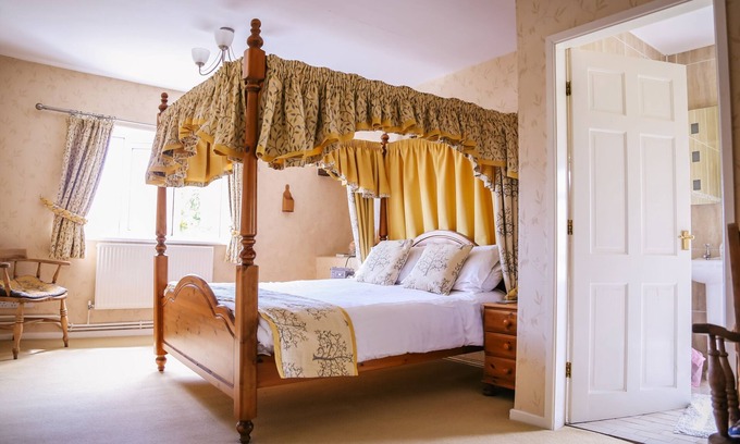 Malpas House | Farmhouse Wing - Stunning 2 bedroomed Farmhouse.