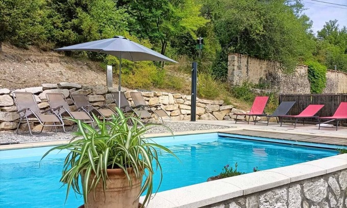 Barret-sur-Meouge House | Farmhouse with swimming pool and river nearby