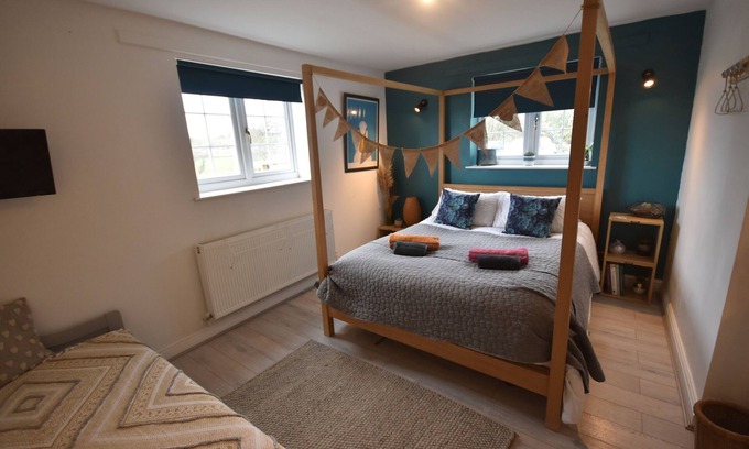 Boraston Other | Farmhouse with rural and river views & 10 minute walk to market town