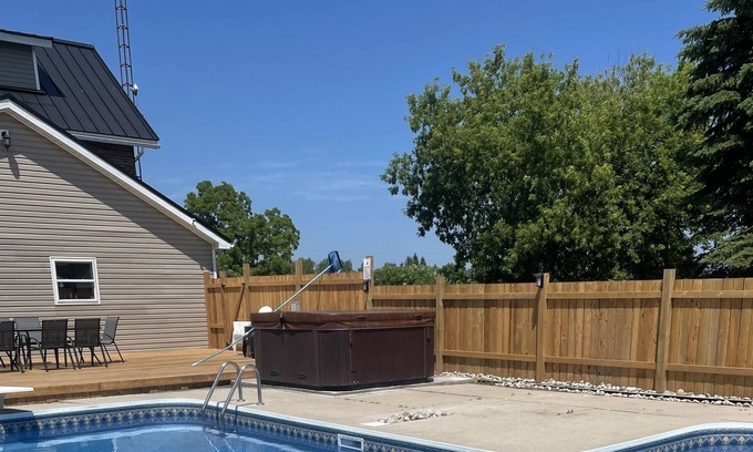 Ramara Other | Farmhouse with Swimming pool/ hot tub