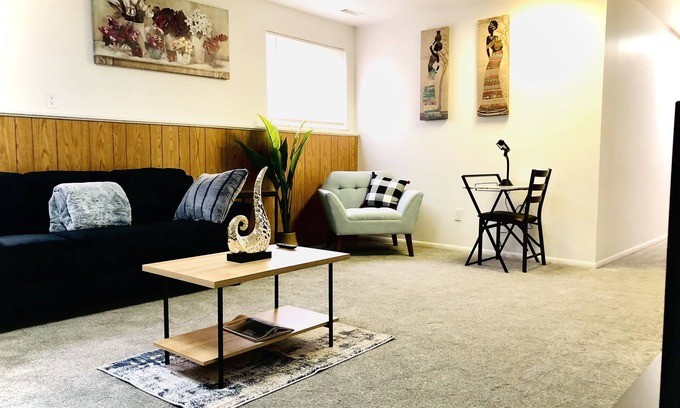 Farmington Hills House | ♾Farmington Dream♾ 4Guests: 2 Bedrooms 1Full Bath