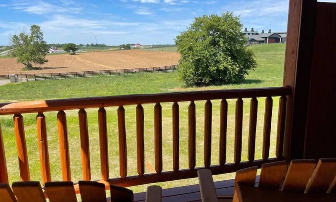 Harrodsburg Villa | Farmview Villa on Bourbon Trail with HOT TUB-4
