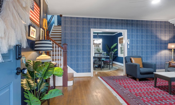 Farmville House | Farmville,walk to Longwood, Greenfront,High Bridge,minutes to Hampden-Sydney