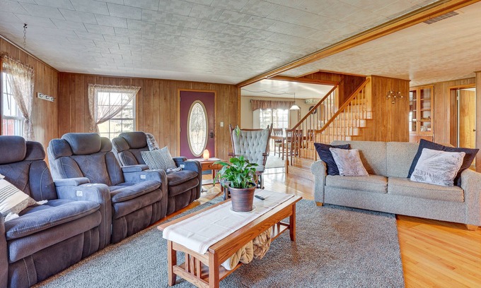 Dundee House | ‘Farmyard Stays’ Dundee Home Near Hiking