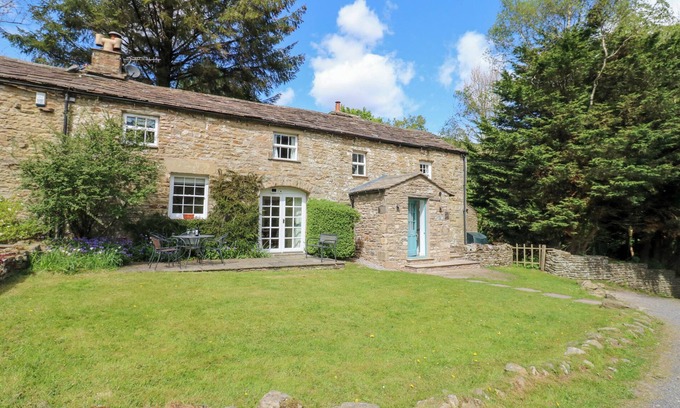 Garsdale Cottage | FARRIER'S COTTAGE, pet friendly, with open fire in Garsdale