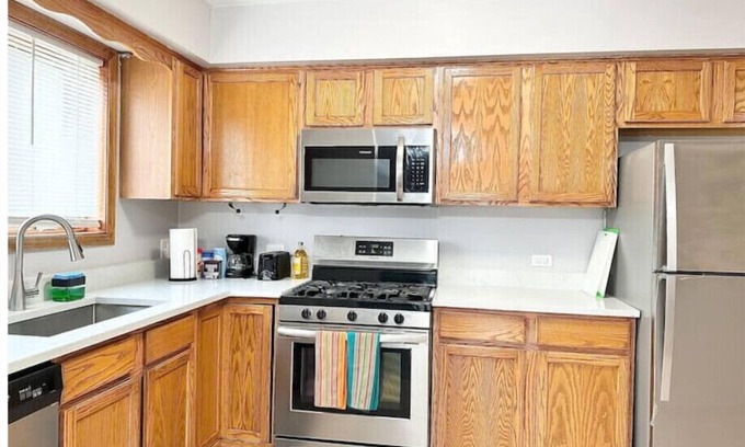 Hickory Hills Apartment | Fast Wi-Fi/4KTV/Free parking/Comfy beds/Getaway