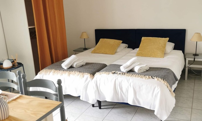 Chaille-les-Marais Apartment | Fauvette, Gîte 2 Personnes Avec Piscine Chauffée, Sud Vendée Littoral