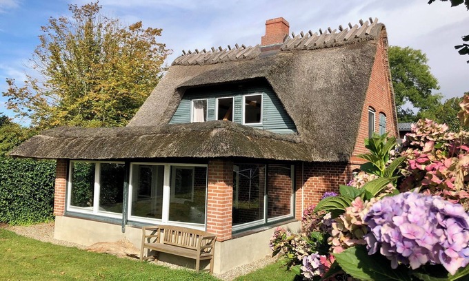 Steinbergkirche Apartment | Favorite place by the sea - country house on Mühlendamm with fenced, quiet garden