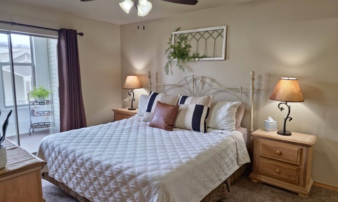 Hollister Condo | Favorite to Many~8 miles to Thunder Ridge~1 Dog Ok