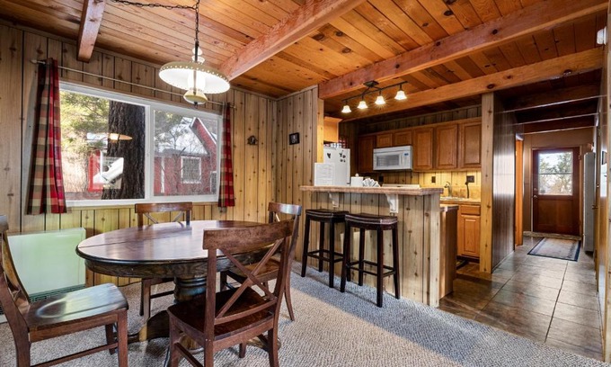 Fawnskin House | Fawnskin Cabin - A quaint cabin in a peaceful location, close to Big Bear's attractions! cabin