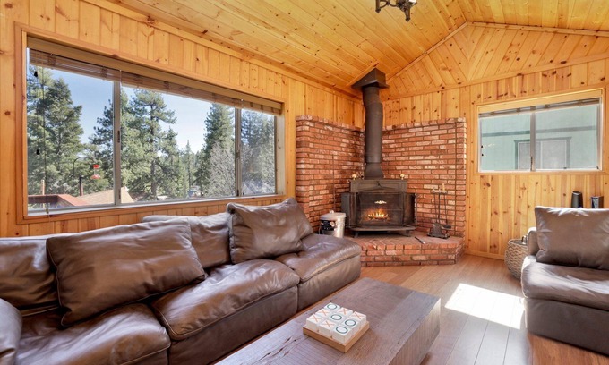 Patton Cabin | Fawnskin Pines Relaxing Mountain Cottage