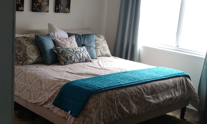 Fayetteville Apartment | FAYETTEVILLE DOWNTOWN TREEHOUSE
