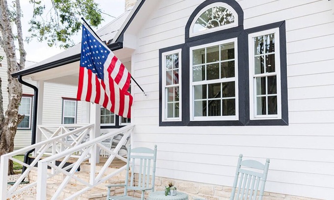 Fayetteville Other | FAYETTEVILLE FARMHOUSE near ROUND TOP a block from the square and restaurants