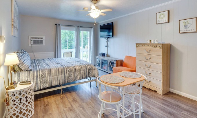 Summerlee Apartment | Fayetteville Vacation Rental with Balcony!