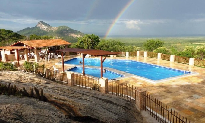 Quixada Hotel | FAZENDA HOTEL PEDRA DOS VENTOS