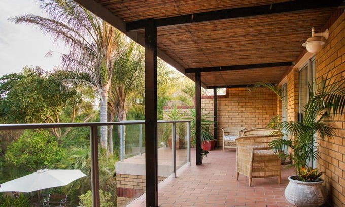 Oudtshoorn Apartment | Feather Nest Guest House