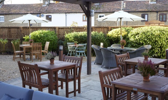 Wadesmill Hotel | Feathers Hotel by Greene King Inns