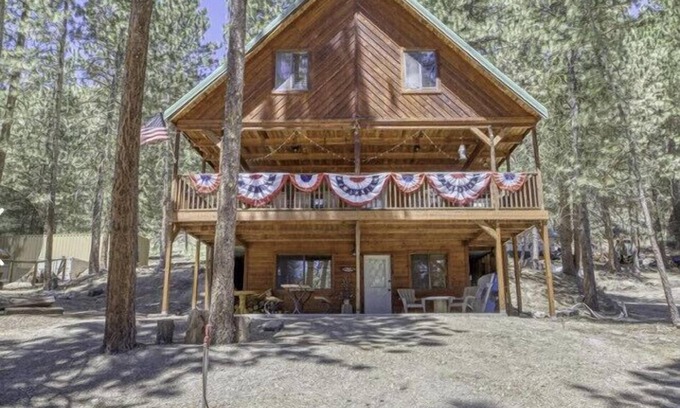 Featherville Cabin | Featherville Mountainside Cabin (Great for families) 4 bedroom + 1 loft