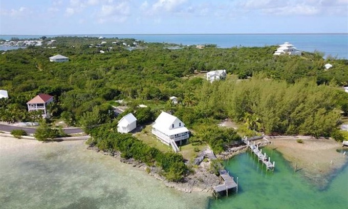 Green Turtle Cay House | Featured on HGTV! Protected deep water dock !