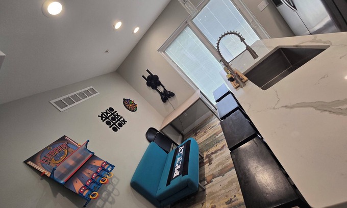 South Philadelphia House | Federal Hideaway Spacious 4-bedroom house in charming Philadelphia with WiFi, AC