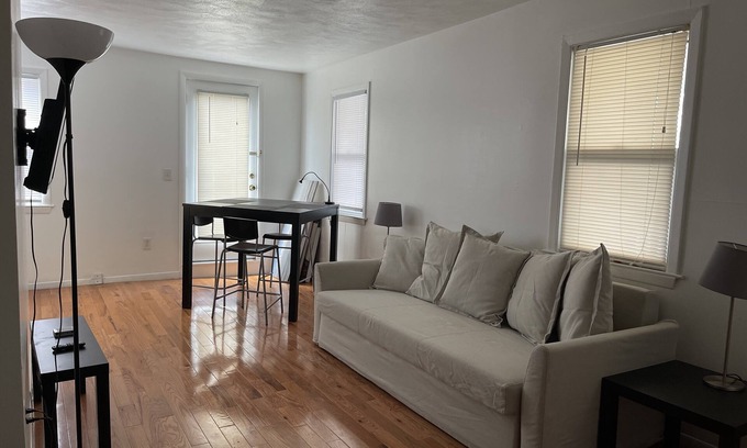 Federal Hill Condo | Federal Hill 2 bedroom King bed Parking PLEASE READ DESCRIPTION BEFORE BOOKING