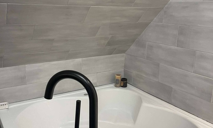Federal Hill Apartment | FEDERAL HILL MODERN APARTMENT w/JACUZZI TUB