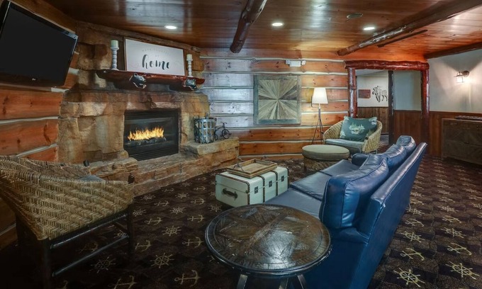 Peoria Hotel | Feel at Home: Extended Cottages & Complimentary Breakfast | 3 Units
