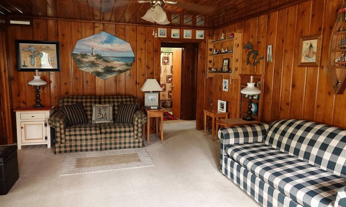 Tawas City House | Feel of an "Up North" cottage with the convenience of in-town East Tawas