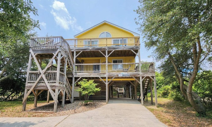 Tuckahoe House | Feelin' Ducky - Classic 4 BR oceanside beach cottage in Duck w/Community Pool & Tennis