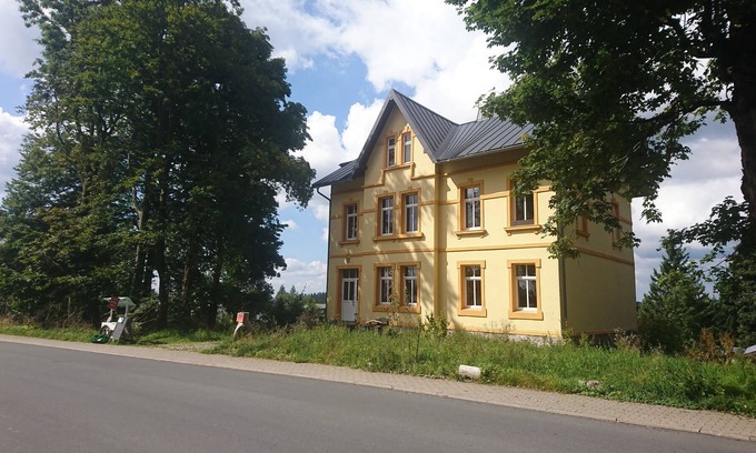 Neustadt am Rennsteig Apartment | Feeling close to nature in a somewhat different holiday home
