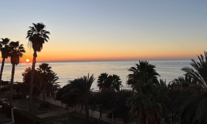 Coveta Fuma Apartment | Feet in the water at EL CAMPELLO - ALICANTE (Costa Blanca)
