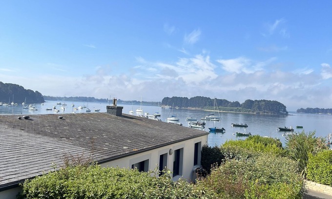 Larmor-Baden House | FEET IN THE WATER, WITH AN AMAZING VIEW