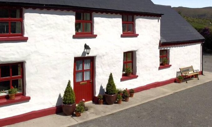 Lauragh Cottage | FEHANAUGH COTTAGE, country holiday cottage in Lauragh, County Kerry
