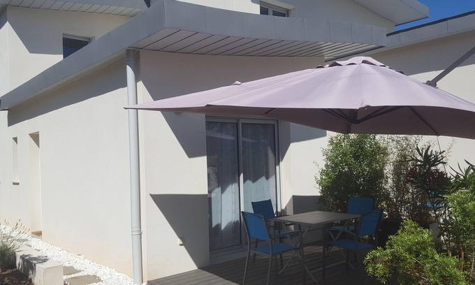Saint-Gely-du-Fesc House | FEIJOA, Guest House for 2 to 4 people in residential area