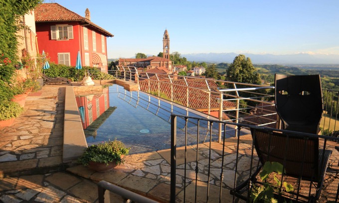 Monforte d'Alba Apartment | Felicin - Palazzo Boeri Panoramic Suites