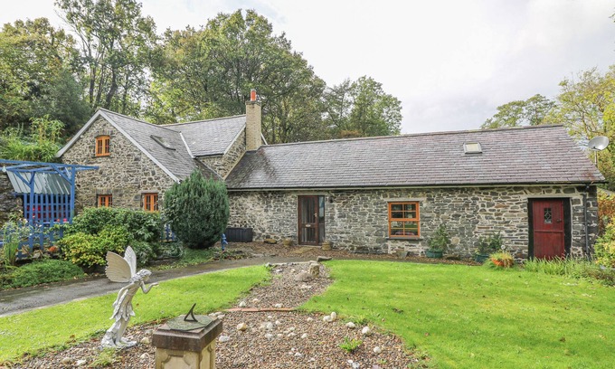 Bontnewydd Cottage | FELIN IAGO, family friendly, character holiday cottage in Llanrhystud
