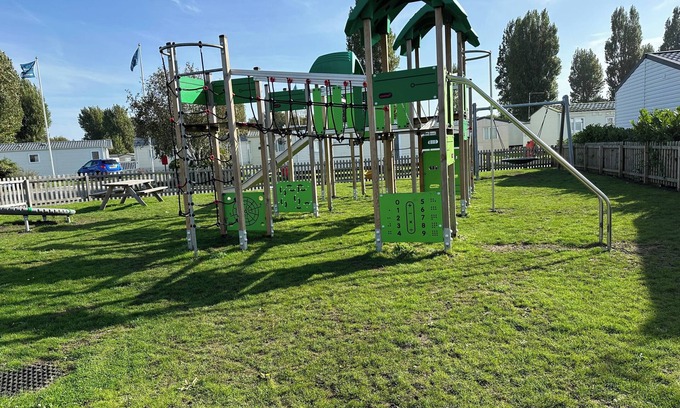 Felixstowe Cabin | Felixstowe Chimo Caravan 8 Sleeps 5 min to Beach