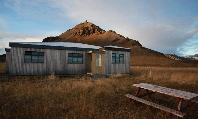 Arnarstapi Apartment | Fell Holiday Home