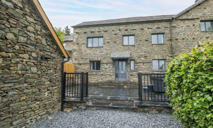 Kendal Cottage | FELL VIEW COTTAGE, family friendly, with hot tub in Kendal