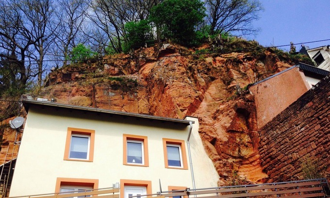 Trier-West/Pallien House | FELSENHAUS with view over Trier - living in the rock