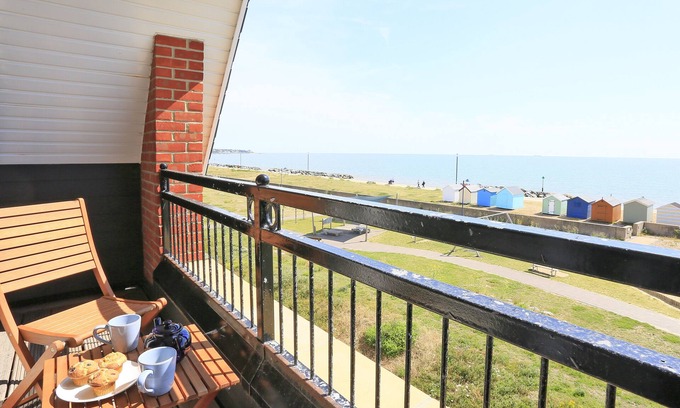 Felixstowe House | Felsto Beach - Three Bedroom House, Sleeps 6