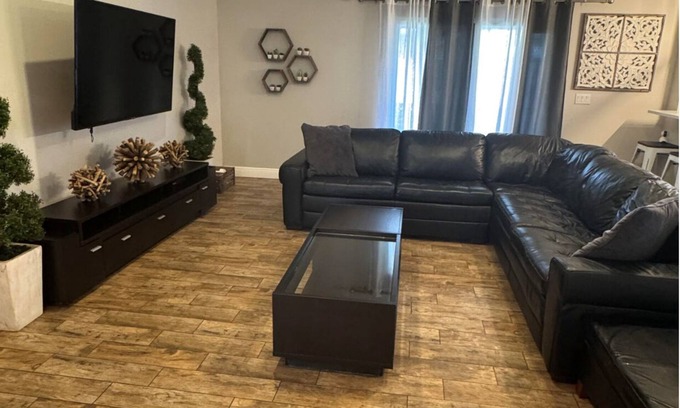 The Island House | Fenced 2-bedroom house in pleasant Jupiter near Roger Dean Stadium