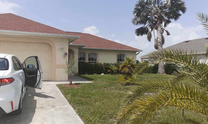 Sunshine House | Fenced, Family and Pet friendly Villa. nWinter special (snowbird, Jetblue.)