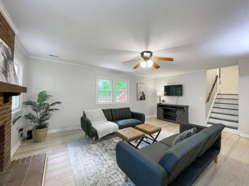 North Raleigh House | Fenced-In 3 BR Swingset, Carport, North Raleigh