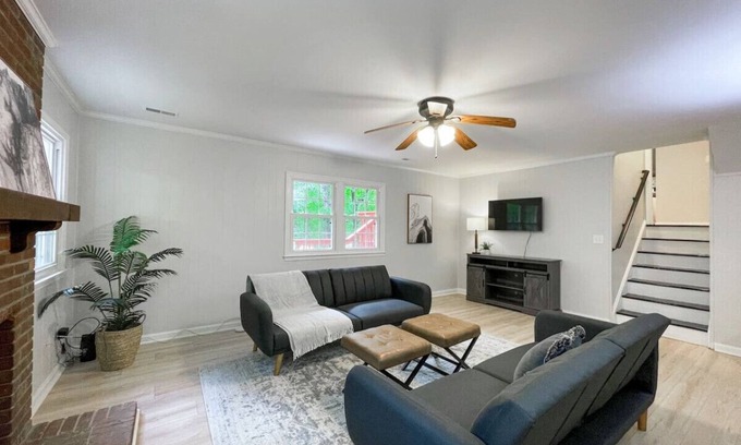 North Raleigh House | Fenced-In 3 BR Swingset, Carport, North Raleigh