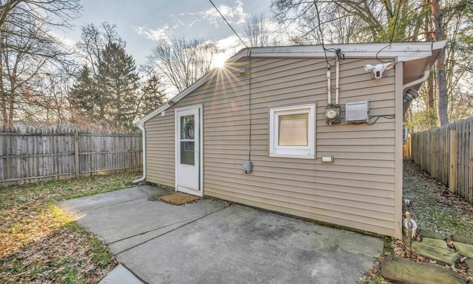 Berea House | Fenced.Private Bungalow-CLE & BW.Dog Friendly!