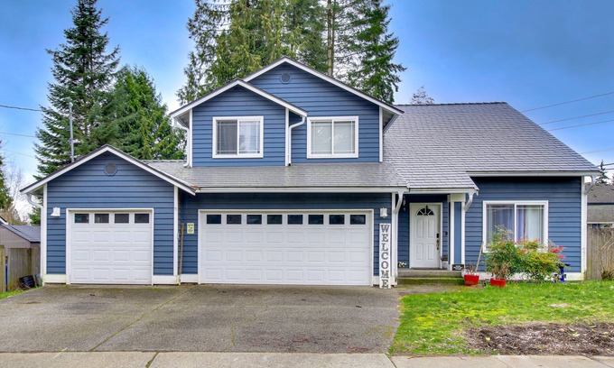 North Creek House | Fenced Yard + Grill: Idyllic Mill Creek Home