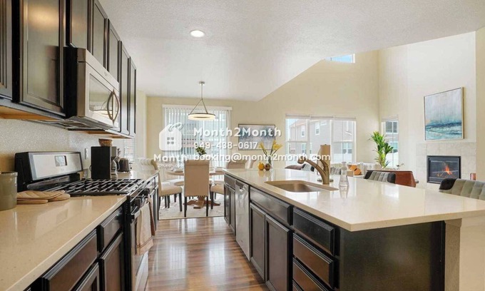 Longmont House | Fenced Yard & Pet Friendly & Dedicate Study & Walk-in Closet #41709