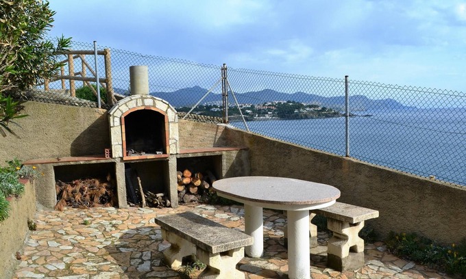 Llanca Apartment | FENER DE BAIX 2 Fantastic apartment with spectacular sea views